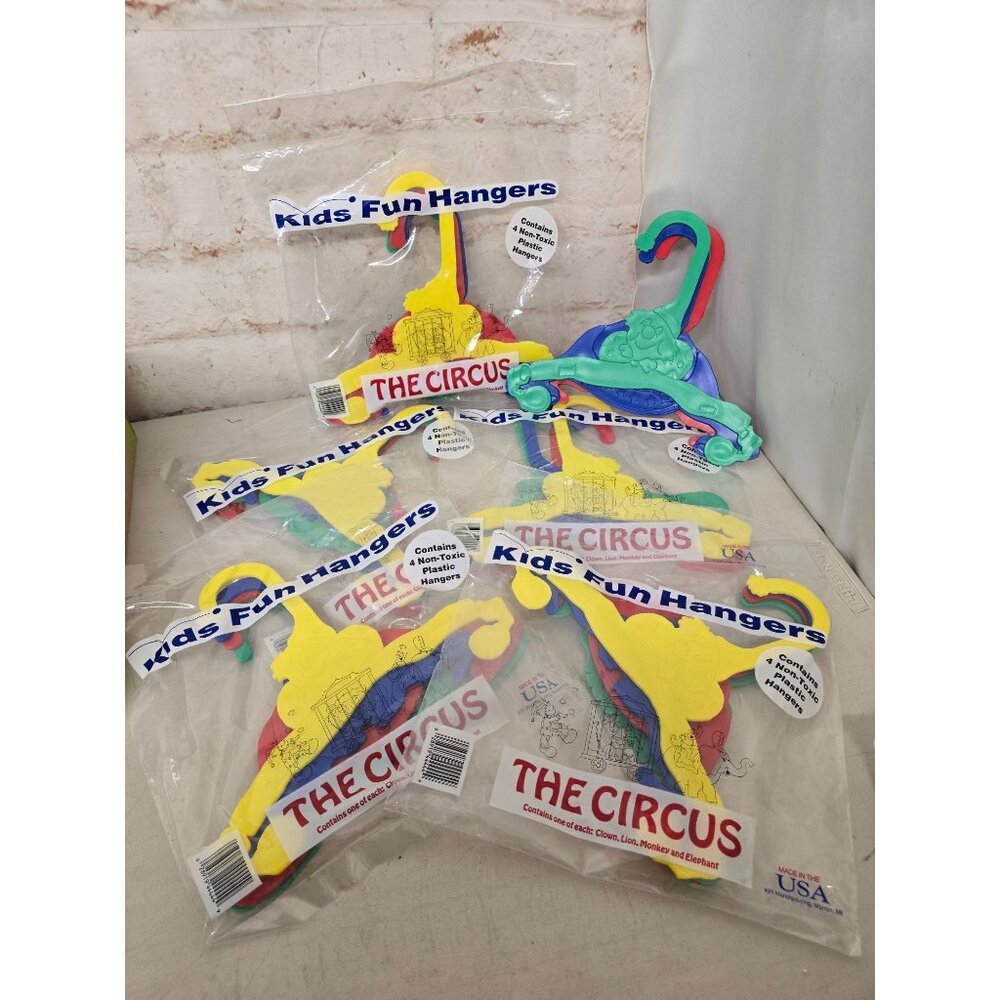 20 Kids Fun Hangers The Circus 4-Pack Non-Toxic Plastic Made in USA